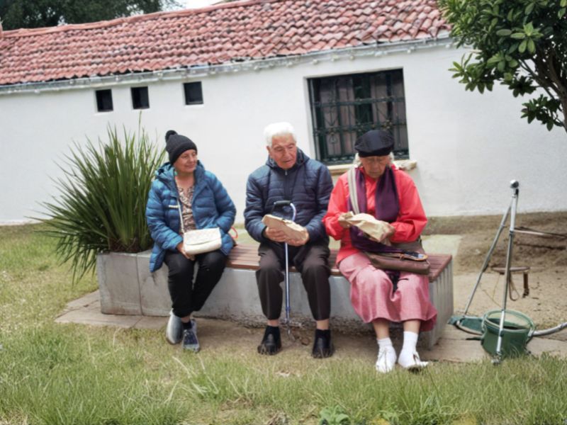 TEJIMOS EN ALGO LA HISTORIA DE LA CANDELARIA.