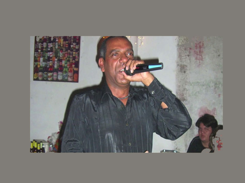 Álvaro González nos canta "Todo por Nada" de Camilo Sesto