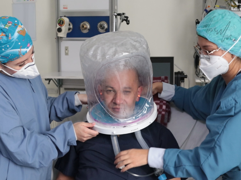 Hospital El Tunal adquiere innovadores cascos que evitan la intubación en pacientes con COVID-19 e instala Hospital de Campaña.
